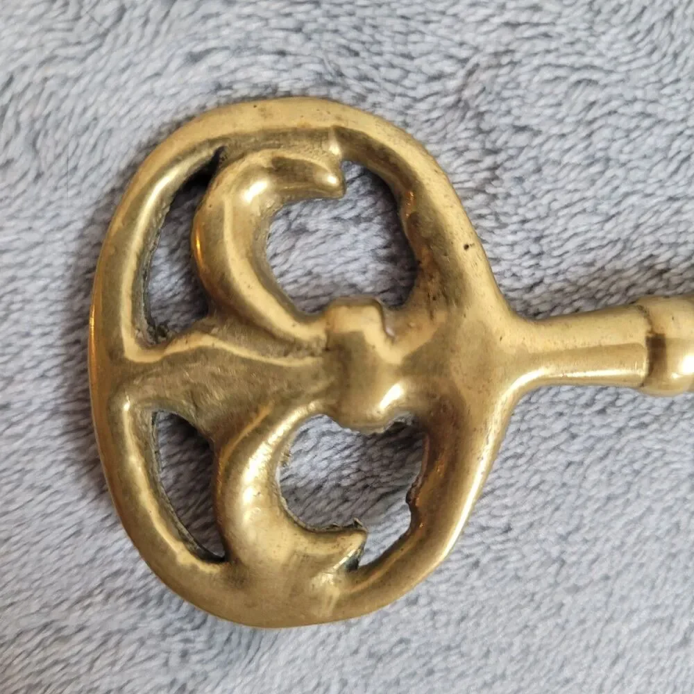 Vintage Solid Brass Skeleton Key Candle Snuffer Fleur-De-Lis Bow Design 7